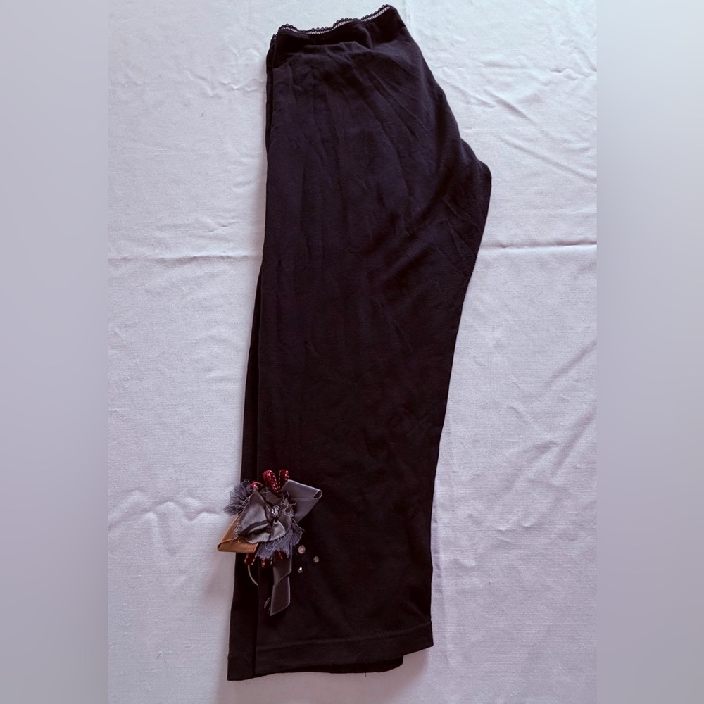 Preowned Creola Black With Cute Details Lounge Crop Soft Pants Sz M